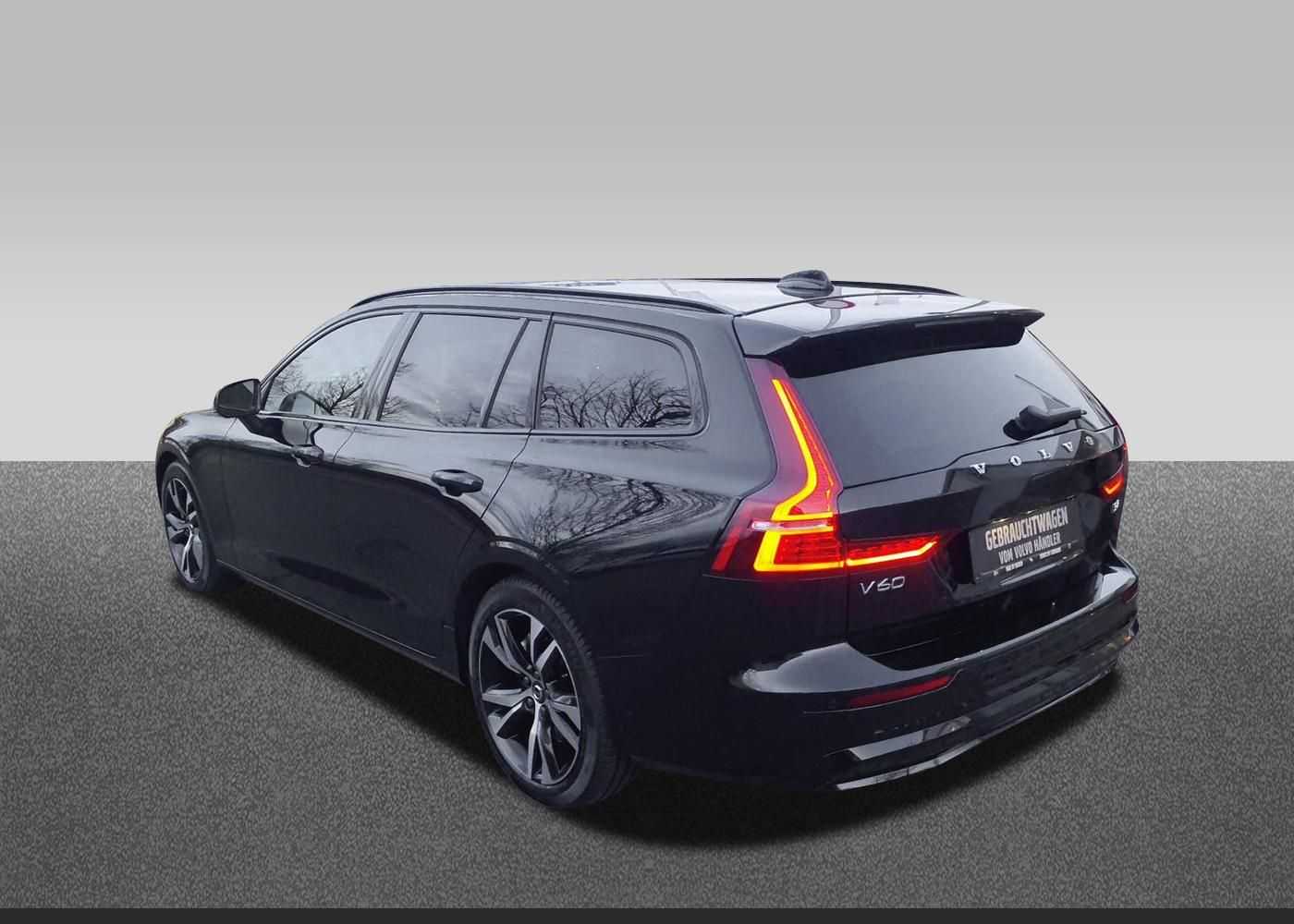 Volvo  B4 (D) Plus Dark Mild Hybrid