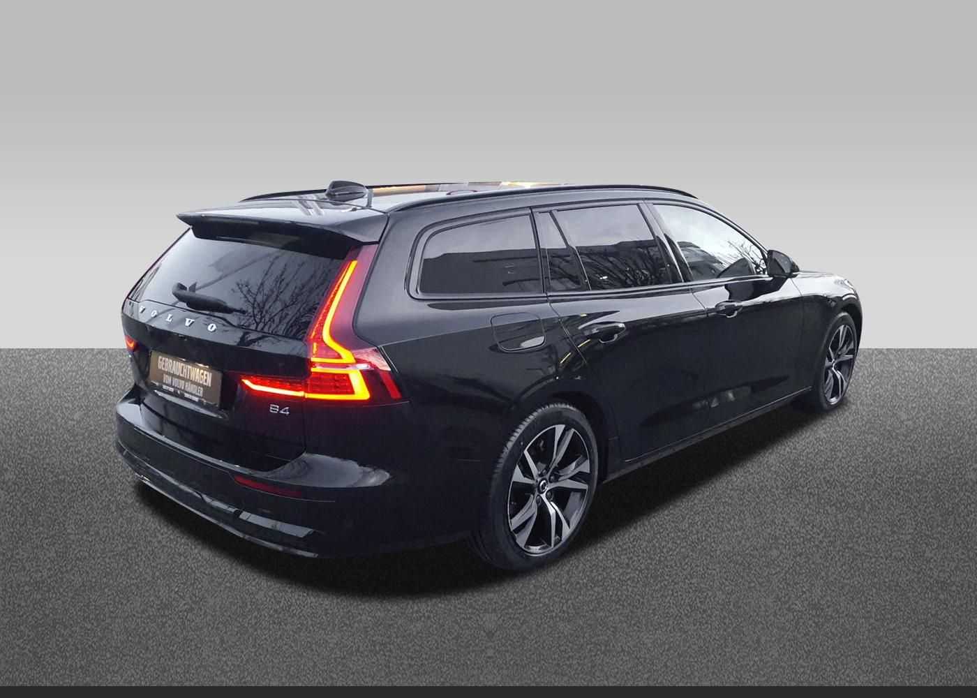 Volvo  B4 (D) Plus Dark Mild Hybrid